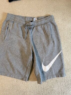 Nike Sportswear Mens Club Fleece Shorts Size M 10" inseam